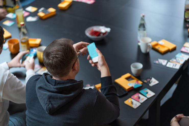 Sicht auf den gemeinsamen Tisch mit dem C3 Kartenset "Creative Strategy"